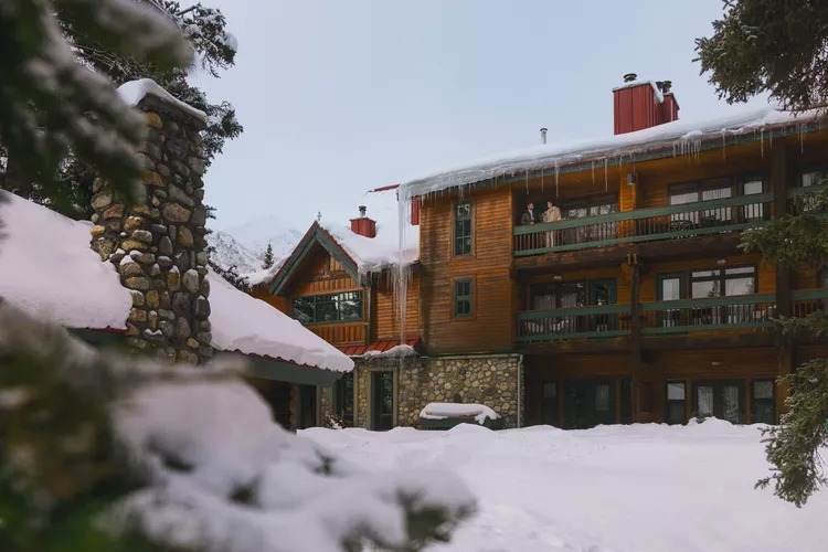 lake louise accommodation
