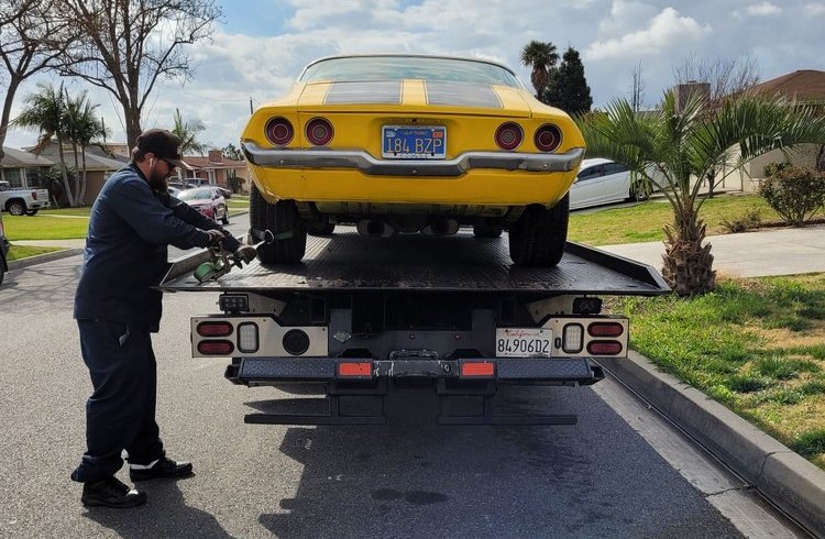 Flatbed towing services in Santa Ana
